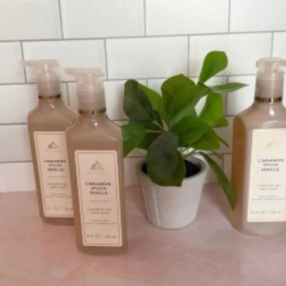 Bath and Body Works Cinnamon Spiced Vanilla Gel Hand Soap (set of 3) - Picture 4 of 4